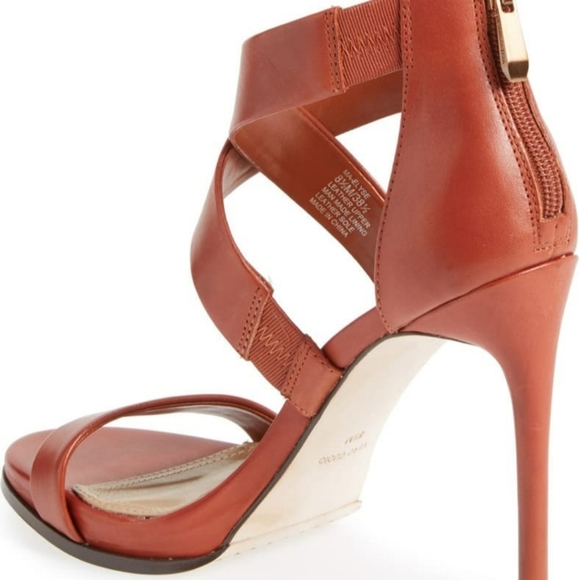 BCBG MaxAzria heel - Picture 2 of 7